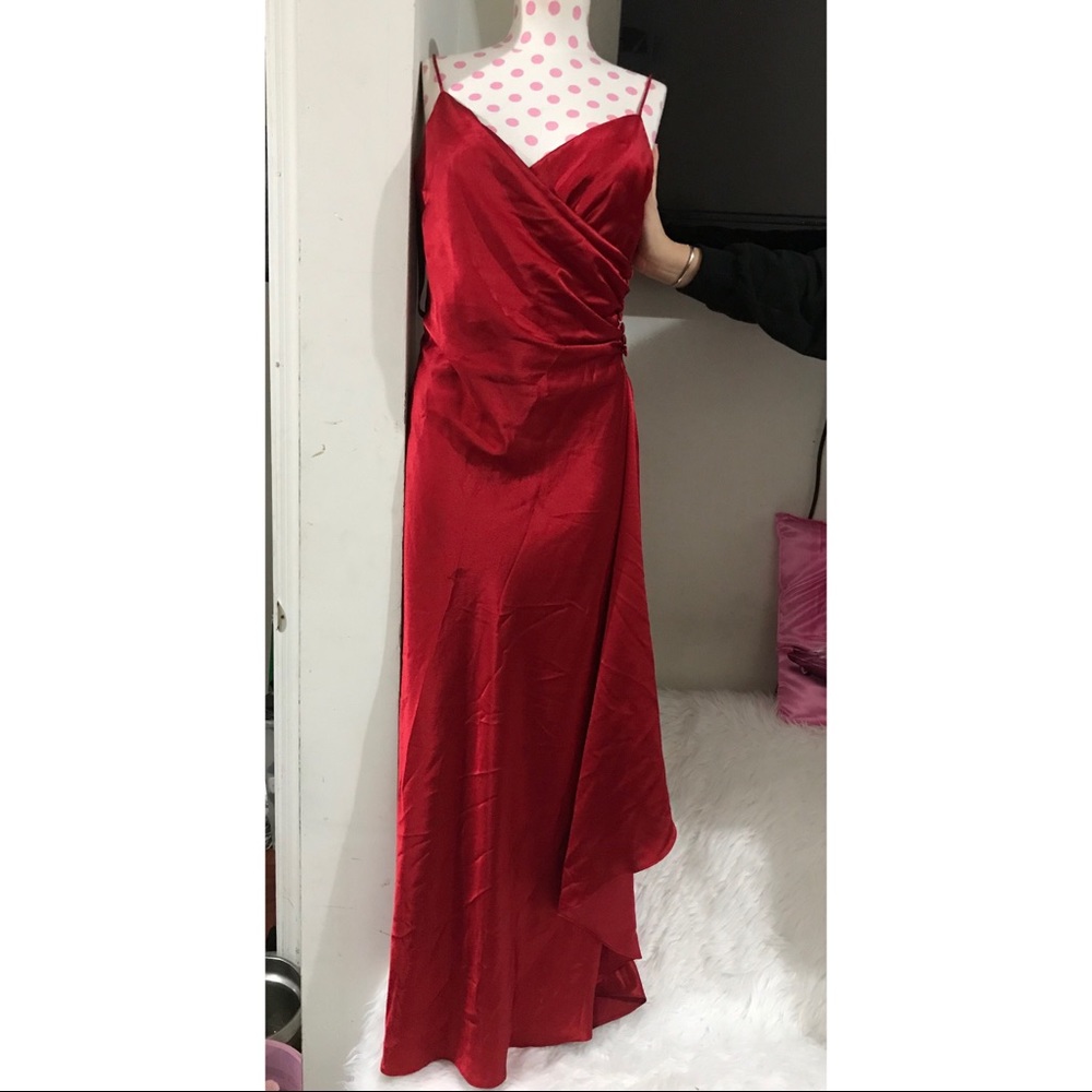 ELEGANT RED DRESS